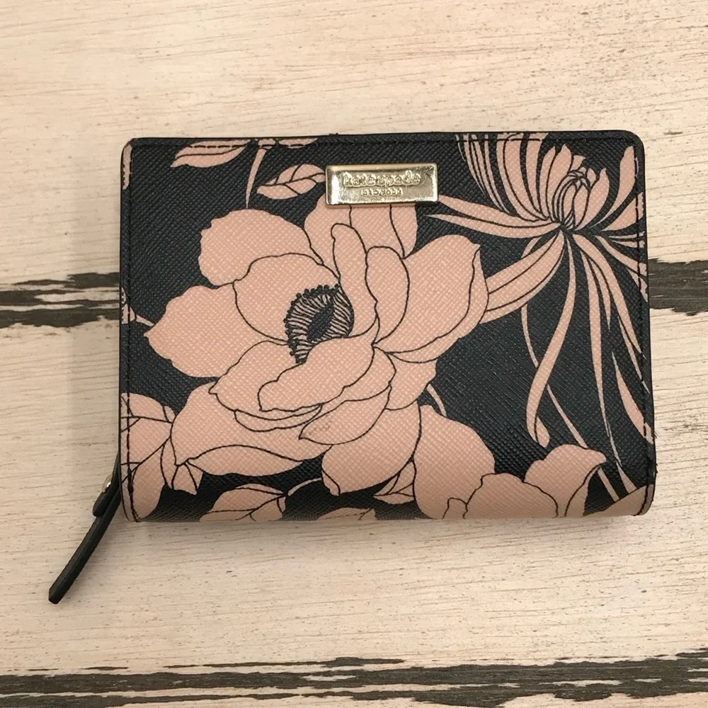 Kate Spade Laurel Way gardenia Wallet - Picture 1 of 11